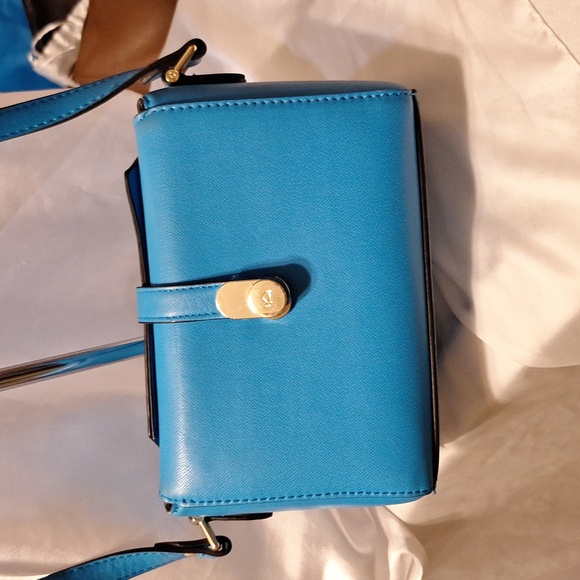 Carpisa Handbags - Carpisa Teal Blue crossbody bag like new 8x5.5